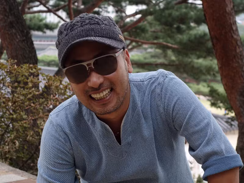 Năm 2019, chia sẻ trên Zing về hôn nhân, Nguyễn Quang Dũng tâm sự, ở tuổi 40 anh không quan trọng việc phải có con. “Thế giới này đông quá rồi. Mình không nhất thiết phải tạo thêm một người nữa mà mình cũng không biết sẽ ra sao? Nếu có thể mình cứ làm tốt những gì đang có đi, như phụ anh chị lo cho mấy đứa cháu, hoặc chia sẻ cho những em khó khăn", anh chia sẻ.