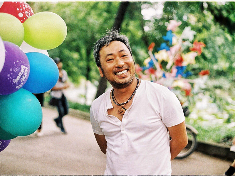 Nguyễn Quang Dũng vẫn chưa lập gia đình dù đã ở tuổi 43. Do kín tiếng, nam đạo diễn chưa từng công khai bất kì mối tình nào.