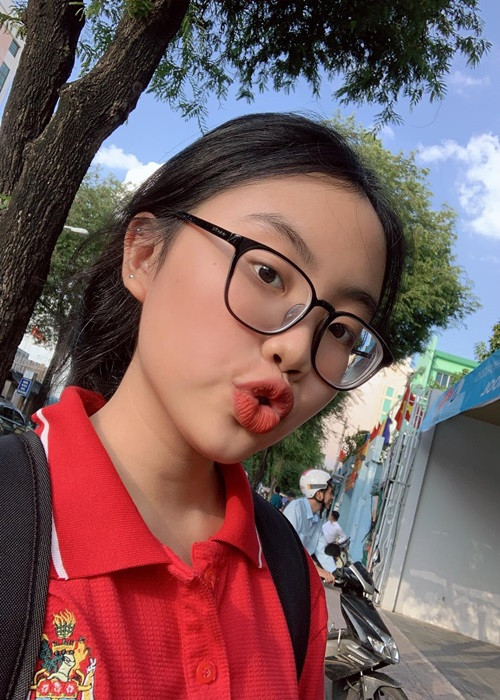 Điểm xét tốt nghiệp THPT của Phương Mỹ Chi là 8,51/10. Giọng ca "Quê em mùa nước lũ" hài lòng với kết quả này.