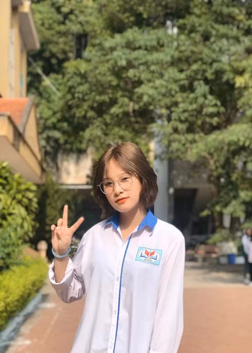 Rapper Nul (Vũ Ngọc Anh) có điểm xét tốt nghiệp là 7,2. Em cho biết, sau khi tốt nghiệp sẽ không theo học đại học vì muốn đi làm phụ giúp bố mẹ.