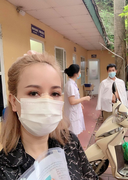 Nữ diễn viên còn kêu gọi những ai là nạn nhân của bạo hành trong hôn nhân hãy lên tiếng. Theo Hoàng Yến, đã có một số người chia sẻ với cô những góc khuất hôn nhân của họ.