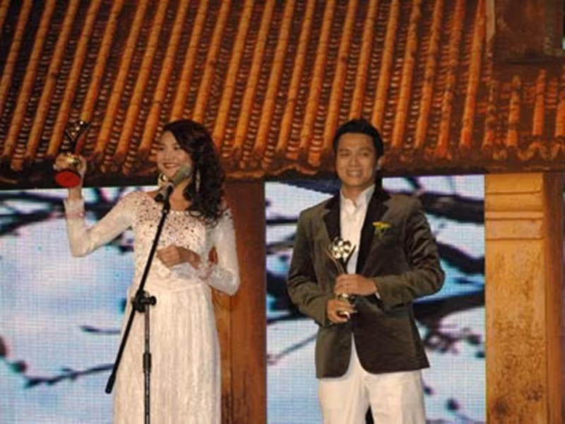 Năm 2008, Việt Anh tham gia phần 2 phim “Chạy án” và “Gia tài bác sĩ”. Hai vai diễn giúp anh đoạt giải Nam diễn viên điện ảnh, phim truyền hình xuất sắc nhất tại giải Mai Vàng. Ảnh: Người lao động