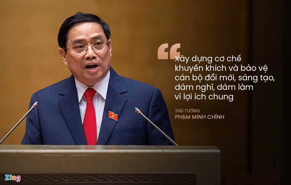 Để phát huy tính chủ động, sáng tạo ở các cấp, Thủ tướng nhấn mạnh nhiệm vụ xây dựng cơ chế khuyến khích và bảo vệ cán bộ đổi mới, sáng tạo, dám nghĩ, dám làm vì lợi ích chung. Bên cạnh đó là việc có kế hoạch, biện pháp cụ thể để kiên quyết, kiên trì thúc đẩy đấu tranh phòng, chống tham nhũng, tiêu cực, lãng phí, quan liêu, nhũng nhiễu, hách dịch, xa dân; xa rời mục tiêu, lý tưởng của Đảng.