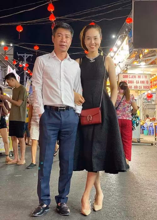 Sau khi kết hôn, nghệ sĩ Công Lý vẫn luôn chiều chuộng Ngọc Hà. Anh thường xuyên đỡ đần việc nhà cho bà xã.