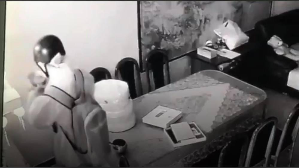 Trom vao nha nghe si Ngoc Huyen, truoc khi lay do con kinh can lay Phat-Hinh-2