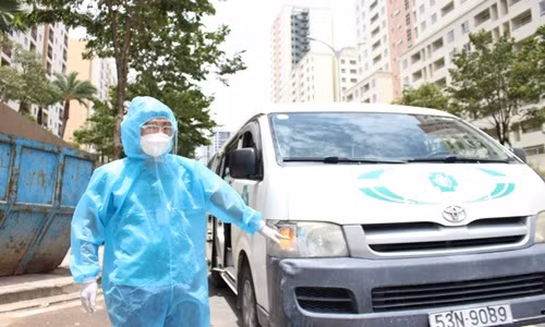 Cuoc chien can nao sau vo lang cua tai xe van chuyen benh nhan COVID-19