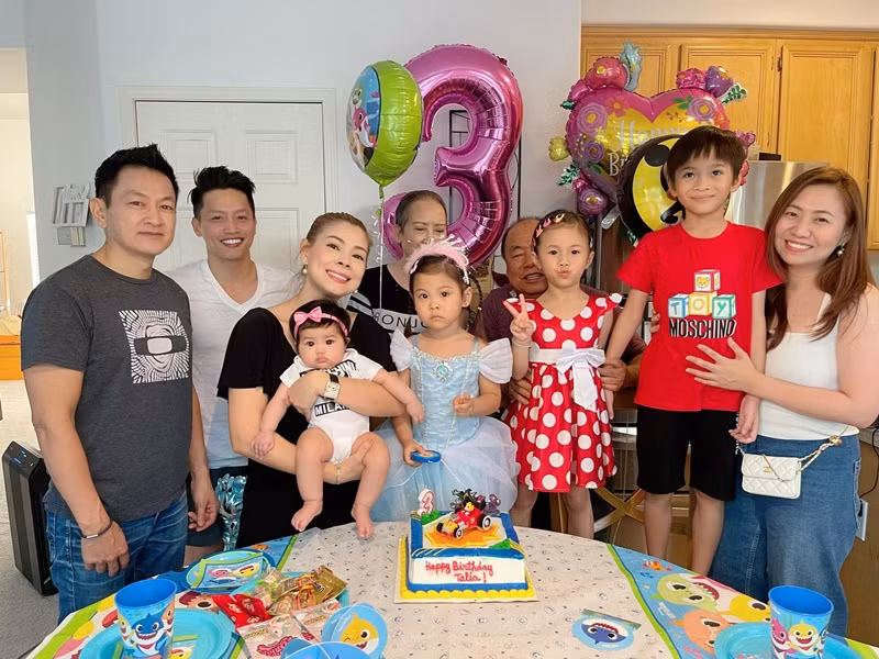 Cách đây ít ngày, Thanh Thảo chia sẻ hình ảnh cùng ông xã tổ chức tiệc sinh nhật cho cô con gái.