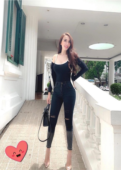 Thảo Bebe ngoài làm DJ còn kinh doanh. Khắc Việt từng chia sẻ, Thảo Bebe không có đam mê hàng hiệu, điểm thu phục trái tim cô chỉ có thể là kim cương.