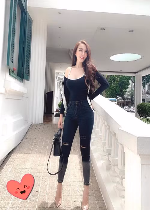 Thảo Bebe ngoài làm DJ còn kinh doanh. Khắc Việt từng chia sẻ, Thảo Bebe không có đam mê hàng hiệu, điểm thu phục trái tim cô chỉ có thể là kim cương.