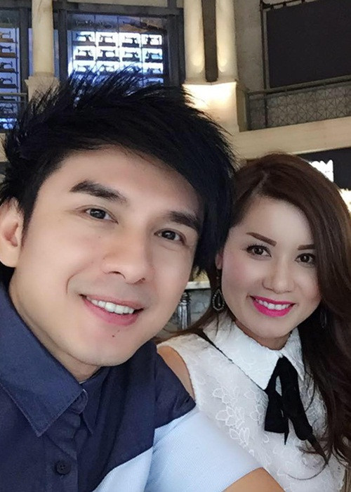 Ngoài ra, Đan Trường vẫn thường xuyên nhắc về vợ trên báo chí. Hồi tháng 2/2021, trong cuộc phỏng vấn với Thanh niên, nam ca sĩ cho biết, anh hạnh phúc với tổ ấm ở Mỹ.