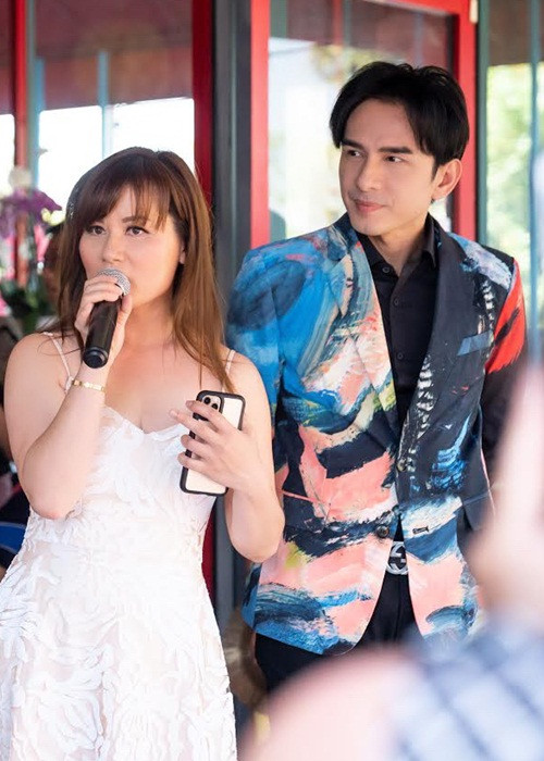 Theo Thủy Tiên, sự xa cách địa lý và khác biệt suy nghĩ đã khiến cô và Đan Trường ngày càng xa nhau, không thể hàn gắn. Trong khi đó, đại diện của Đan Trường cho biết, cả hai không có mâu thuẫn ghen tuông trước khi ly hôn.