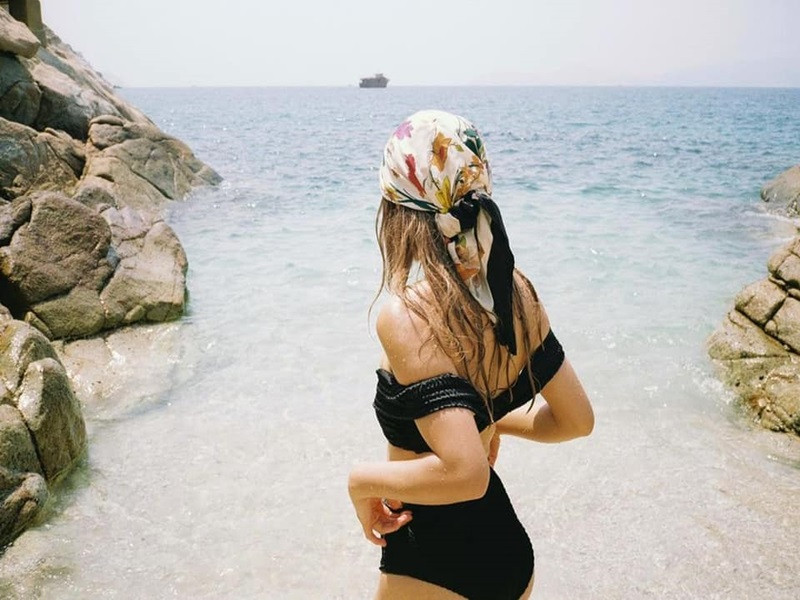 Chân dài sinh năm 1997 tự tin tạo dáng với trang phục bikini.