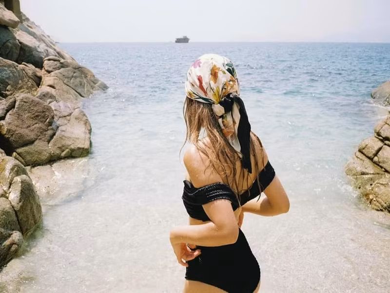 Chân dài sinh năm 1997 tự tin tạo dáng với trang phục bikini.