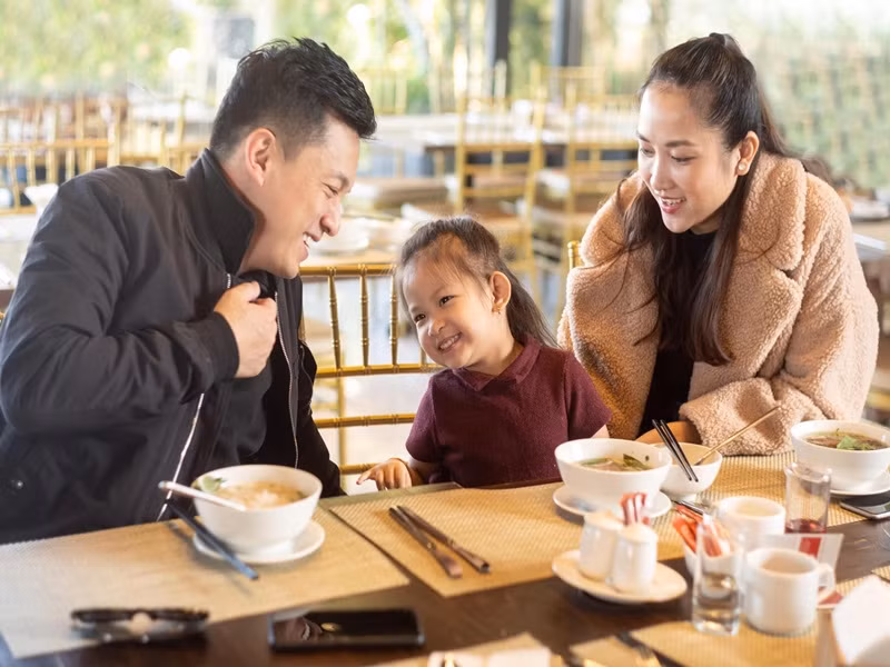 Trong cuộc phỏng vấn với Dân Việt năm 2020, Lam Trường cho biết, vợ một mình đương đầu với sự khó khăn và nuôi con, điều đó chắc chắn sẽ làm cho cô bị stress, buồn bã. Chuyện cô tâm sự hay viết lên mạng xã hội để giải tỏa là điều đương nhiên và dễ hiểu.