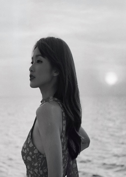 Đại diện của Khả Ngân chia sẻ trên Pháp luật và bạn đọc, nữ diễn viên đã hết sốt nhưng cần ở lại bệnh viện theo dõi thêm. Do đang đóng phim nên Khả Ngân cũng cần vào viện chăm sóc để có thể mau chóng ổn định sức khỏe.