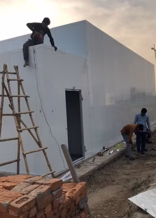 Sau khi bàn bạc với bố vợ và bạn bè, anh thuê một khu đất rộng ở Uttarakhand, Ấn Độ. Ban đầu, bố vợ nói làm vườn trồng cây nhưng anh đã quyết định trồng nấm.