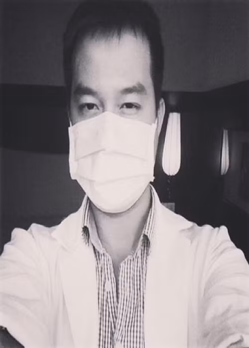 Bảo Nhân cho biết, cái duyên nghệ thuật tự tìm đến anh. Năm 2009, có người ở đoàn làm phim “Nhìn ra biển cả” của đạo diễn Hồng Ngát đến khám bệnh và mời anh đi thử vai. Sau đó, Bảo Nhân được chọn vai thứ chính.