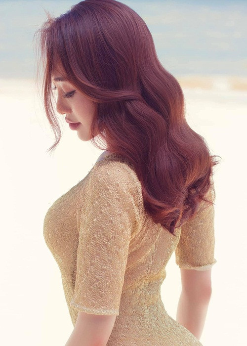 Thùy Chang chia sẻ trên Ngôi sao, cô mang bầu hơn 3 tháng. Cô còn khoe ông xã rất tâm lý, khéo léo nên tự tay chăm vợ. "Anh Bảo có kinh nghiệm rồi nên tư vấn cho tôi tất cả. Tôi mang bầu nhàn lắm", Thùy Cang cho hay.