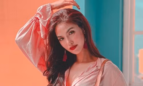 Lan Khue noi gi ve phat ngon gay tranh cai lien quan den dich?