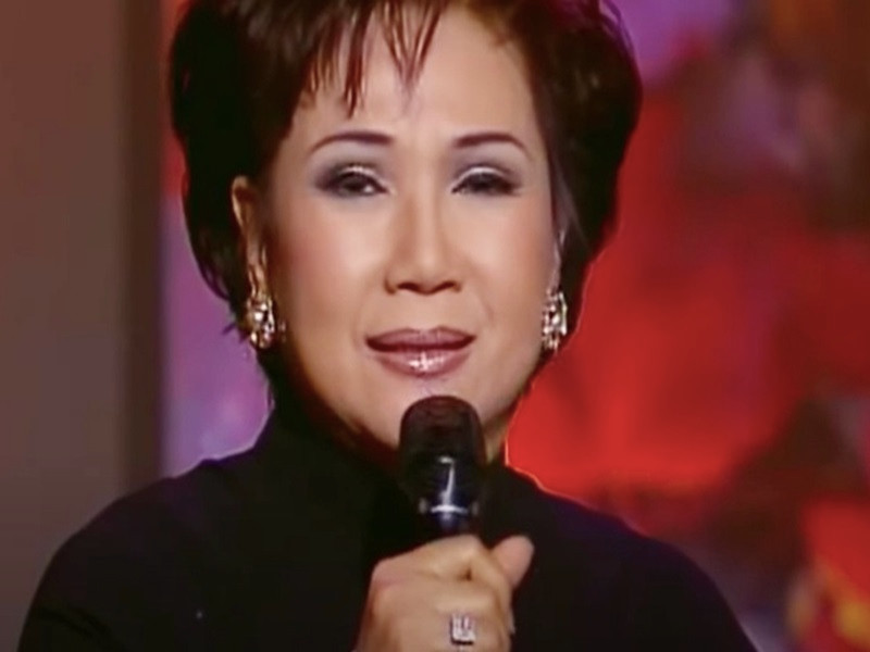 Đến đầu tháng 1/2021, trên mạng xã hội, một số người đã đưa tin ca sĩ Lệ Thu qua đời. Tuy nhiên, đây là thông tin sai sự thật. Phía con gái của nữ danh ca cho biết bà được chăm sóc đặc biệt. Thế nhưng, cuối cùng, phép màu đã không xảy ra. Ảnh: Zing