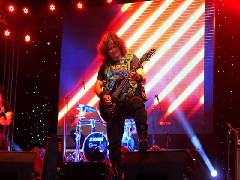 Theo Vietnamnet, Trung Thành Sago bắt đầu chơi rock từ năm 1972, trở thành biểu tượng của dòng Rock Metal tại Việt Nam. Từ năm 1996 đến những năm đầu thập niên 2000, ông cùng nhóm SagoMetal hoạt động mạnh mẽ. Ảnh: Vietnamnet