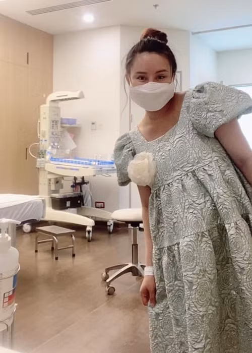 Hiện tại, Vy Oanh chưa hé lộ giới tính và tên của con thứ 3.