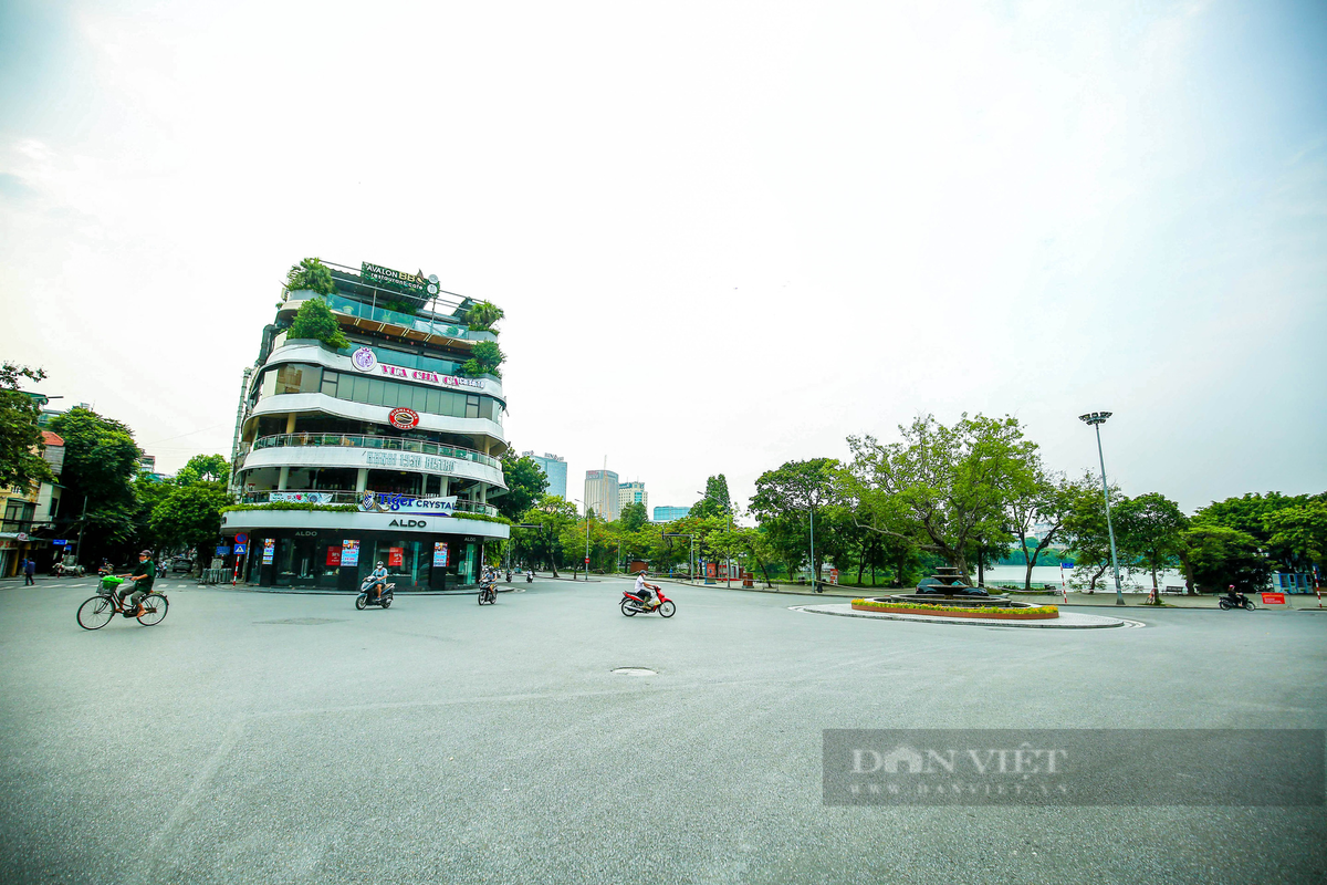 Tính từ ngày 25/7/2021 phường Hàng Đào đã xử lý phạt tiền 1 trường hợp không đeo khẩu trang nơi công cộng và 1 trường hợp tập thể dục ngày hôm nay.