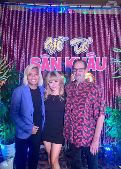 Mối quan hệ giữa con trai riêng của Ngọc Anh và ông xã rất tốt. Nữ ca sĩ cũng cho biết, chồng cũ và chồng mới của cô còn có thể là bạn bè.