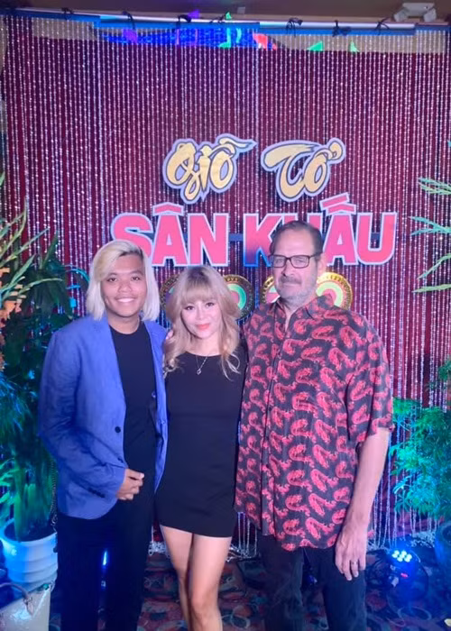 Mối quan hệ giữa con trai riêng của Ngọc Anh và ông xã rất tốt. Nữ ca sĩ cũng cho biết, chồng cũ và chồng mới của cô còn có thể là bạn bè.