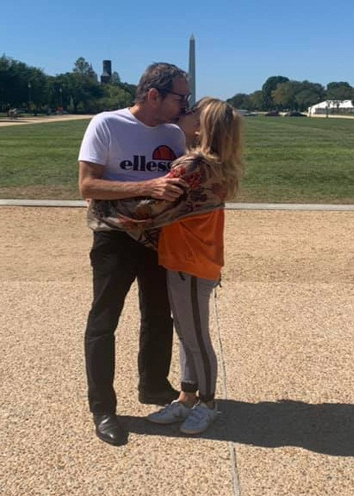 Bạn bè đều cảm nhận Ngọc Anh đã tìm được nửa kia đích thực. Trizzie Phương Trinh cho biết, chỉ nhìn vào từng cử chỉ, ánh mắt mà doanh nhân John trao cho Ngọc Anh đủ biết anh rất xứng đáng nhận được tình yêu của Ngọc Anh.