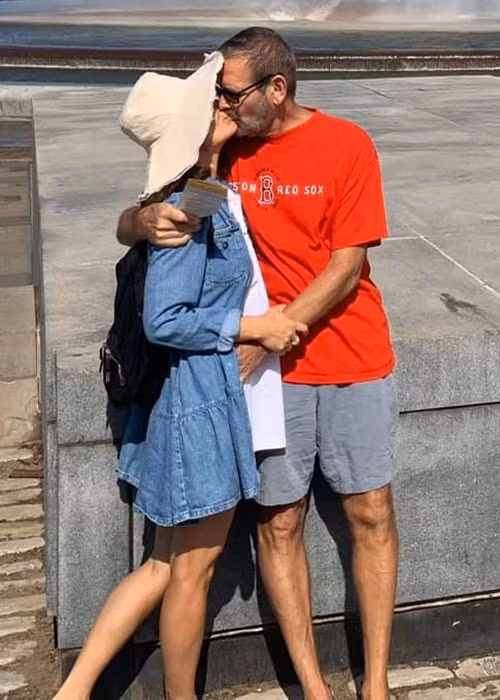 Vợ chồng Ngọc Anh có không ít khoảnh khắc tình tứ bên nhau.