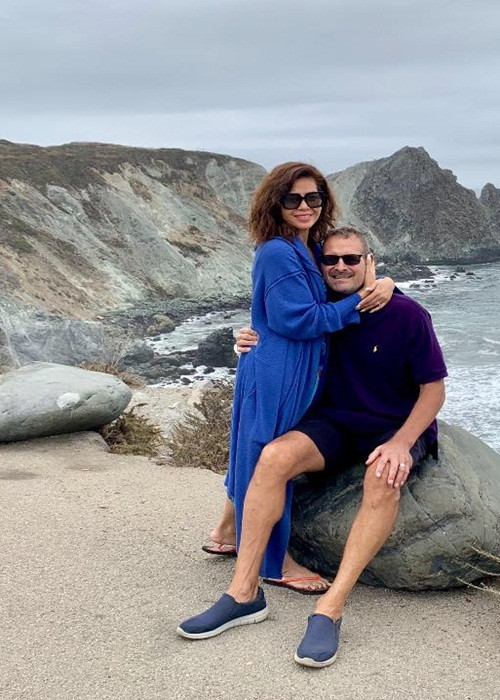 Ngọc Anh chia sẻ, cô được yêu lại từ đầu khi ông xã yêu theo cách chàng trai trẻ yêu một cô gái trẻ. “Anh cho tôi cơ hội biết đến sự hùng vĩ của thiên nhiên nhiều hơn. Anh luôn gợi ý để hai vợ chồng cùng nhau đi du lịch tới những nơi gần gũi với thiên nhiên nhất”, nữ ca sĩ tâm sự.