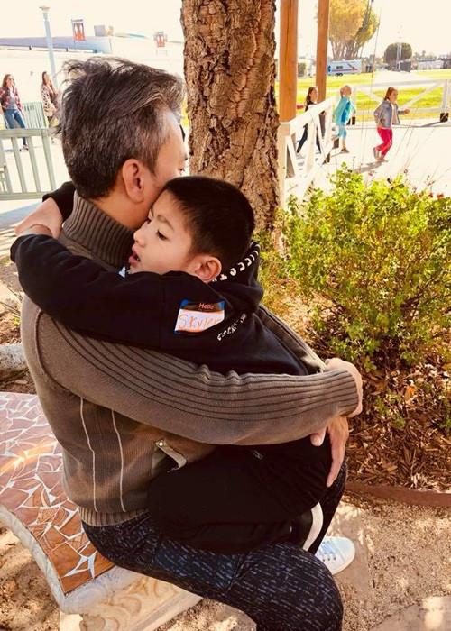 Hồng Nhung từng chia sẻ, doanh nhân Minh Quân rất yêu trẻ con, vị tha và nhân hậu, luôn quan tâm và đặt cảm giác người khác lên hàng đầu. Đặc biệt, anh tận tâm giúp đỡ Hồng Nhung trong việc điều trị bệnh tự kỷ cho cậu con trai riêng. Ảnh: Khám phá