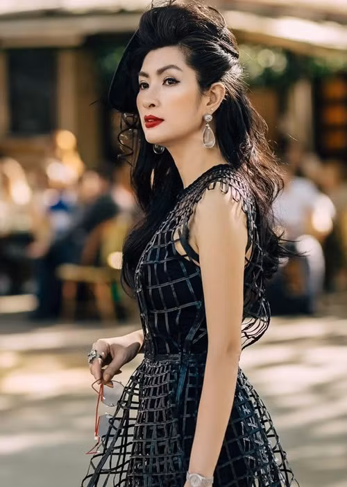 Hồng Nhung từng thổ lộ, doanh nhân Minh Quân cho cô thấy mình đã mạnh mẽ ra sao khi một mình nuôi con. Nhờ Minh Quân, Hồng Nhung nhận ra tình yêu là sự hy sinh của một người đàn ông luôn vì người phụ nữ mình thương.