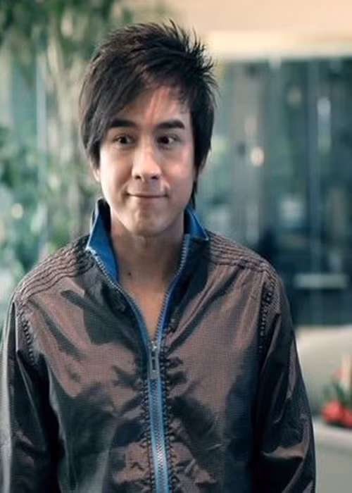 Đan Trường trải qua hai mối tình với hai cô gái ở trong nước trước khi đến với một cô gái tên Thu. Cô gái này là người Việt nhưng sinh ra và lớn lên ở Đức. Cả hai yêu xa được 6 năm thì đường ai nấy đi.