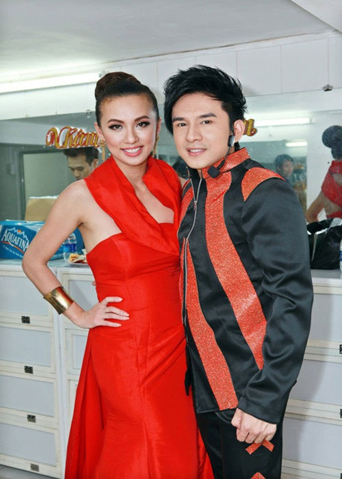 Đan Trường từng vướng một số tin đồn hẹn hò người trong showbiz. Năm 2013, nam ca sĩ dính nghi vấn yêu MC Huyền Ny. Tuy nhiên, phía Đan Trường và Huyền Ny phủ nhận là một cặp. Vào thời điểm này, Đan Trường hẹn hò Thủy Tiên. Ảnh: Infonet