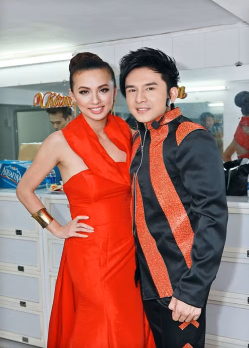 Đan Trường từng vướng một số tin đồn hẹn hò người trong showbiz. Năm 2013, nam ca sĩ dính nghi vấn yêu MC Huyền Ny. Tuy nhiên, phía Đan Trường và Huyền Ny phủ nhận là một cặp. Vào thời điểm này, Đan Trường hẹn hò Thủy Tiên. Ảnh: Infonet