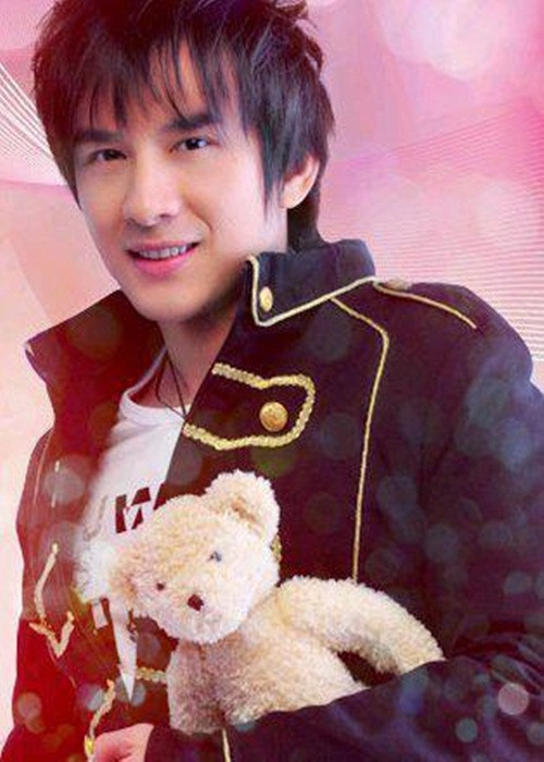 Đến khi Đan Trường nhận ra có những cảm xúc tình yêu đầu đời thì cô gái đã chuyển đi nơi khác sống. Sau đó, khi vừa học vừa đi làm cơ khí, anh Bo thích một cô gái. Nam ca sĩ yêu đơn phương trong 2 năm, lúc tỏ tình thì bị từ chối vì cô đã có người yêu.