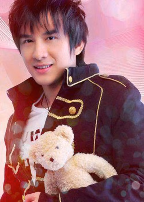 Đến khi Đan Trường nhận ra có những cảm xúc tình yêu đầu đời thì cô gái đã chuyển đi nơi khác sống. Sau đó, khi vừa học vừa đi làm cơ khí, anh Bo thích một cô gái. Nam ca sĩ yêu đơn phương trong 2 năm, lúc tỏ tình thì bị từ chối vì cô đã có người yêu.