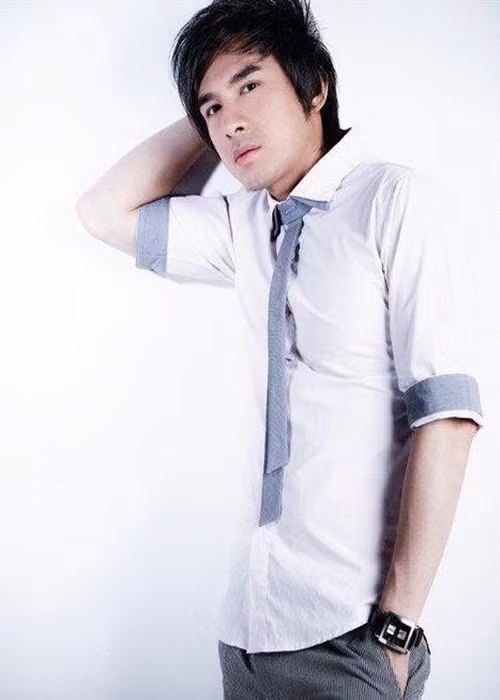 Đan Trường khá kín tiếng về đời tư. Trong cuộc phỏng vấn với Ngôi sao năm 2009, nam ca sĩ cho biết, anh năm 16 tuổi, anh có mối tình đầu tiên. Đó là một cô gái lúc nào cũng đi theo Đan Trường, nhiều khi nắm tay anh trong khi anh chưa biết tình yêu là gì.