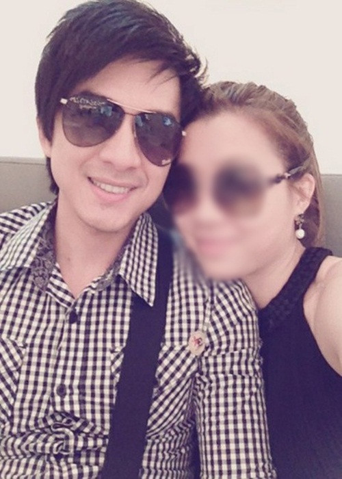 Năm 2013, sau khi cưới Thủy Tiên, Đan Trường bị một cô gái tên D. tố quỵt số tiền 6000 USD mượn để quay clip, trả nợ. Theo lời D., cô và Đan Trường từng hẹn hò. Bị tình cũ tố lợi dụng tình tiền, Đan Trường phản pháo.