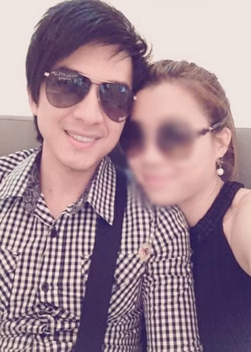 Năm 2013, sau khi cưới Thủy Tiên, Đan Trường bị một cô gái tên D. tố quỵt số tiền 6000 USD mượn để quay clip, trả nợ. Theo lời D., cô và Đan Trường từng hẹn hò. Bị tình cũ tố lợi dụng tình tiền, Đan Trường phản pháo.