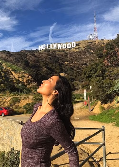 Ở xứ cờ hoa, cô thuê một căn hộ nhỏ để sống qua ngày, tự tay nấu ăn.