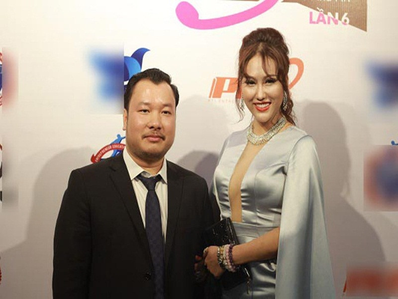 Sau 2 lần đò, Phi Thanh Vân có cuộc tình ngắn ngủi với doanh nhân Triệu Văn Dương. Khi còn yêu, nữ diễn viên hết lời khen ngợi nửa kia của mình thành đạt, tâm lý. Về lý do chia tay, Phi Thanh Vân cho biết cả hai quá bận và quyết định giữ mối quan hệ bạn bè. Sau khi chia tay, Phi Thanh Vân được bạn trai cũ tặng quà 2 tỷ.