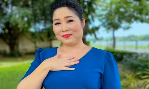 Hong Van len tieng ve viec xoa danh hieu NSND khoi Fanpage