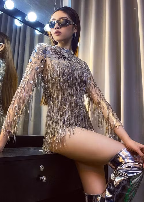 Thanh Huyền mặc táo bạo ở đời thường.