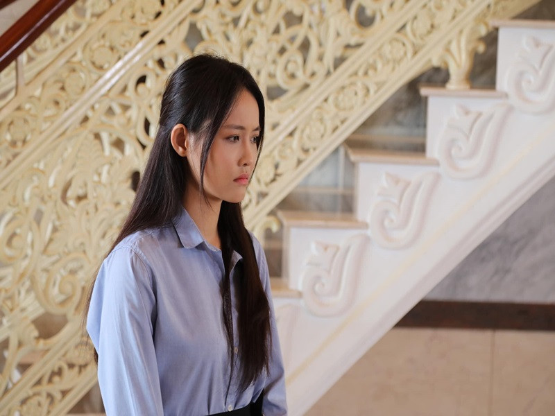 Người đẹp mong đừng ai cho mẹ của cô mượn tiền vì cô không còn khả năng gồng gánh nữa. Người mẫu Trương Mỹ Nhân cũng quyết từ mặt mẹ. “Dù bà ấy bây giờ có chết hay bị làm sao tôi cũng không quan tâm nữa”, cô nói.