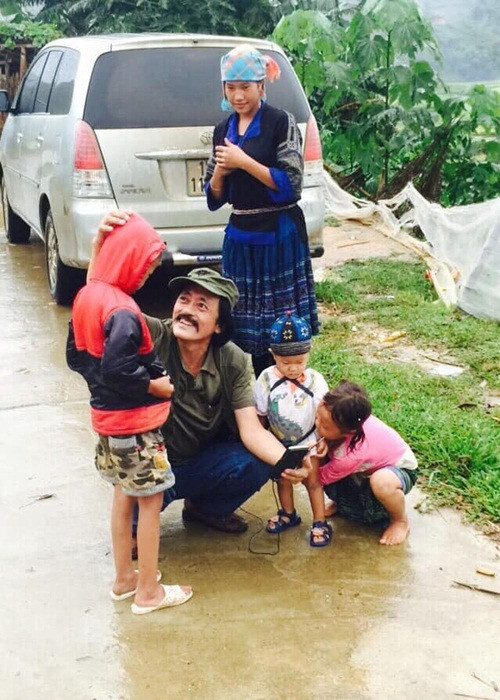 Giang Còi được khán giả yêu mến còn bởi sự thân thiện. Hiện tại, nhiều người hy vọng sức khỏe của Giang Còi sẽ khả quan hơn.