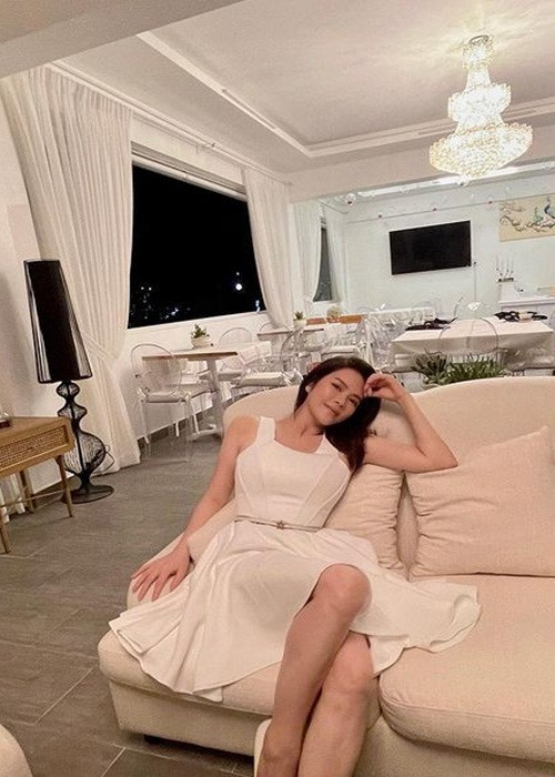 Nữ diễn viên phim "Mùa hè lạnh" làm việc từ xa trong những ngày giãn cách xã hội.