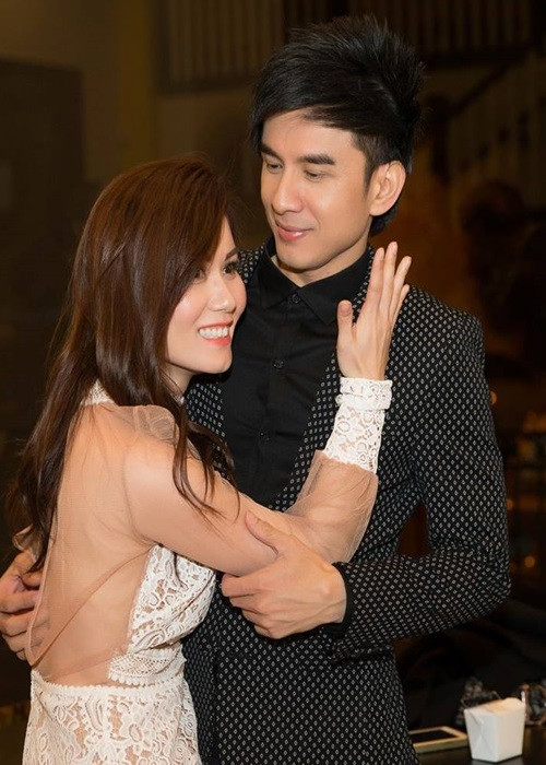 Trong hôn nhân, Đan Trường nhịn vợ rất nhiều để giữ gìn hạnh phúc bởi hai người rất khắc khẩu. “Khi có mâu thuẫn, cả hai xung đột ý kiến tôi nhường vợ đúng luôn. Tôi hay đùa với mọi người "xưa Đan Trường hét ra lửa, giờ chỉ hét ra khói", nam ca sĩ chia sẻ.